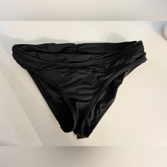 NWT La Blanca Island Goddess Shirred Band Hipster Bottom in Black Size 4 - Picture 3 of 5